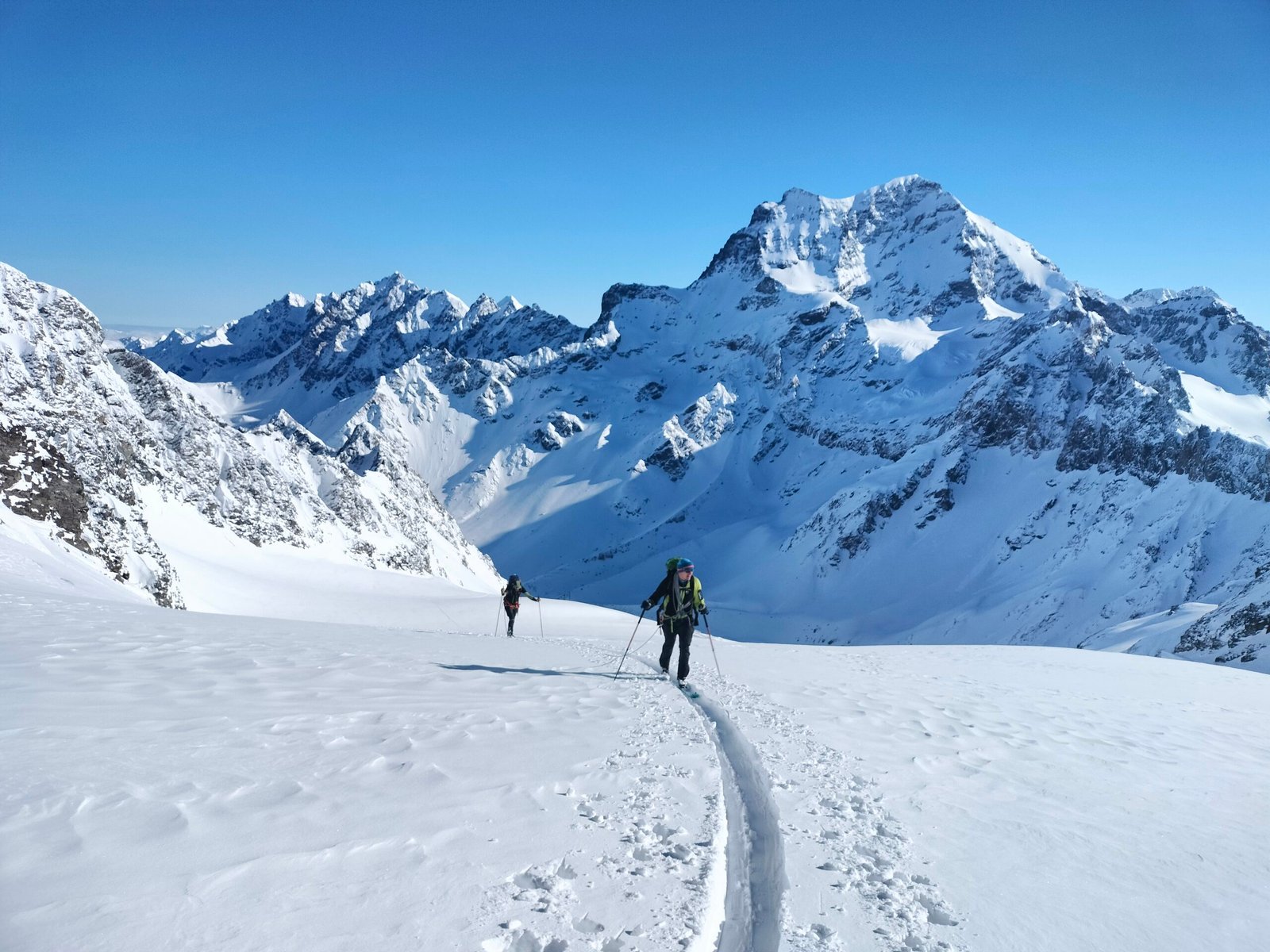 progresion en glaciar con esquis