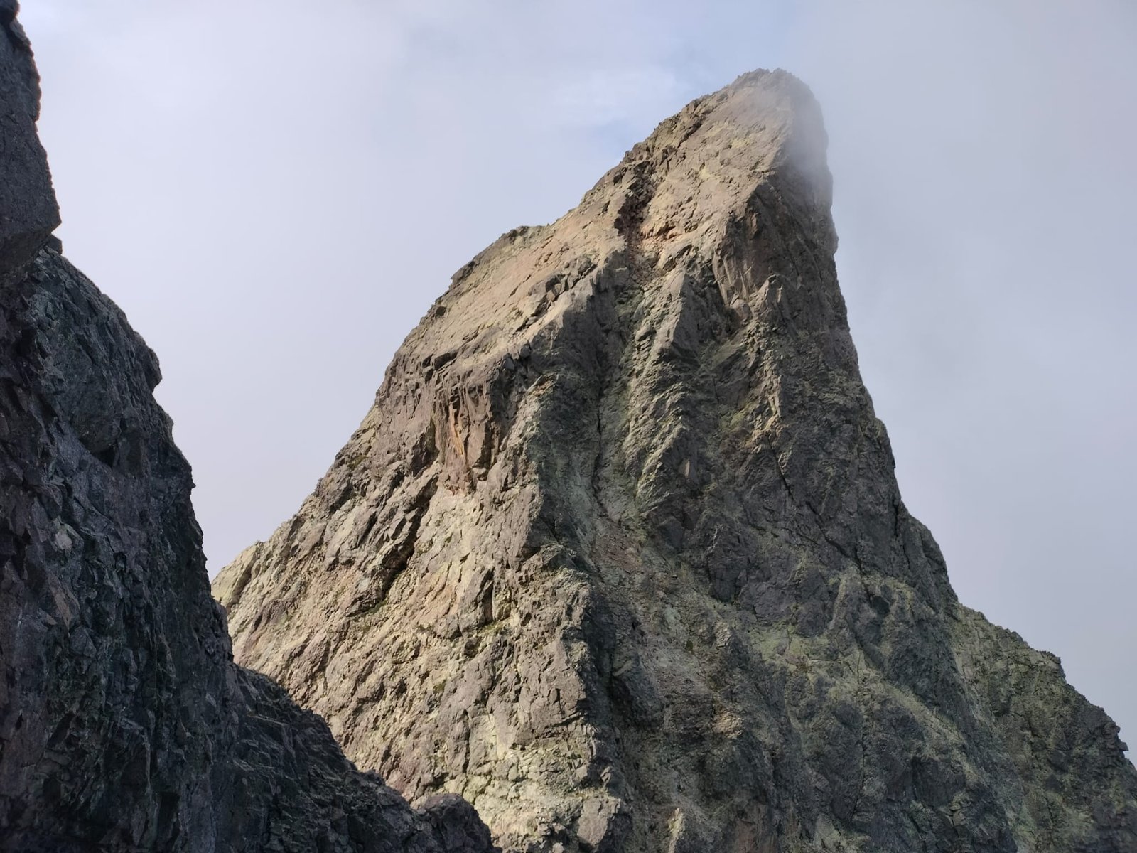 Travesía Petit Pic – Grand Pic du Midi d’Ossau por la arista Peyreget4