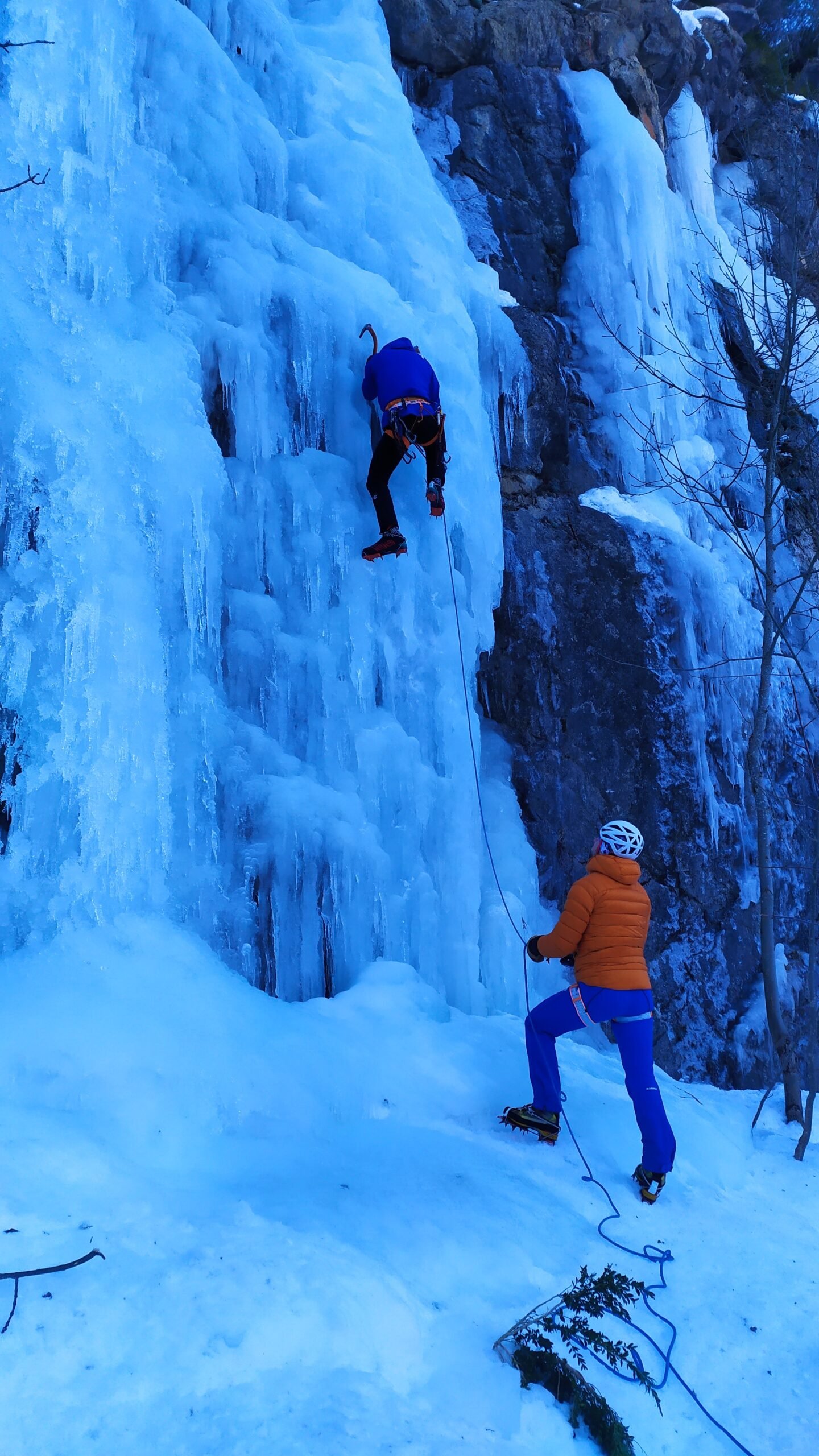 curso de iniciacion a la escalada en hielo con guía de montaña 1