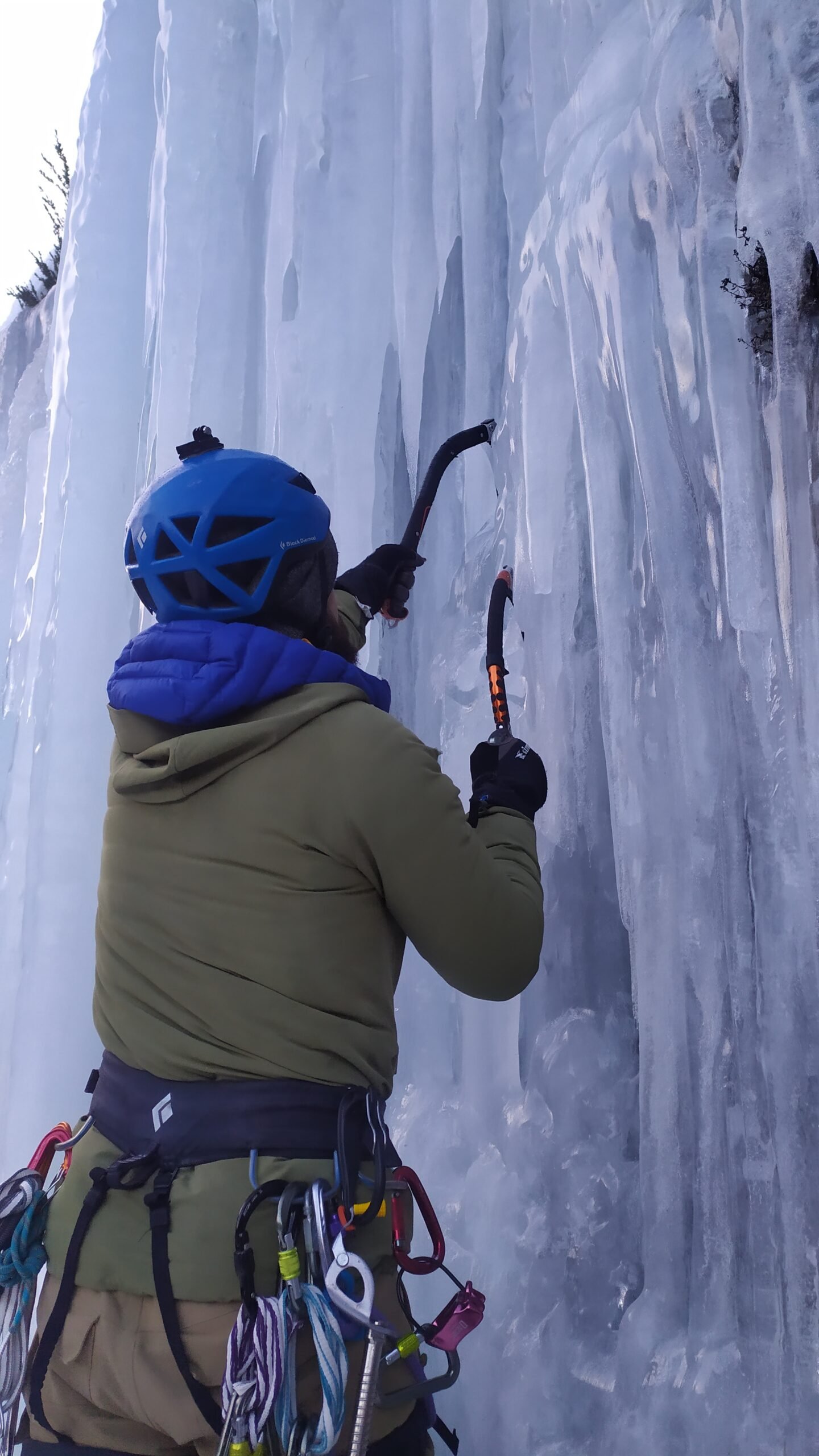 curso de iniciacion a la escalada en hielo con guía de montaña