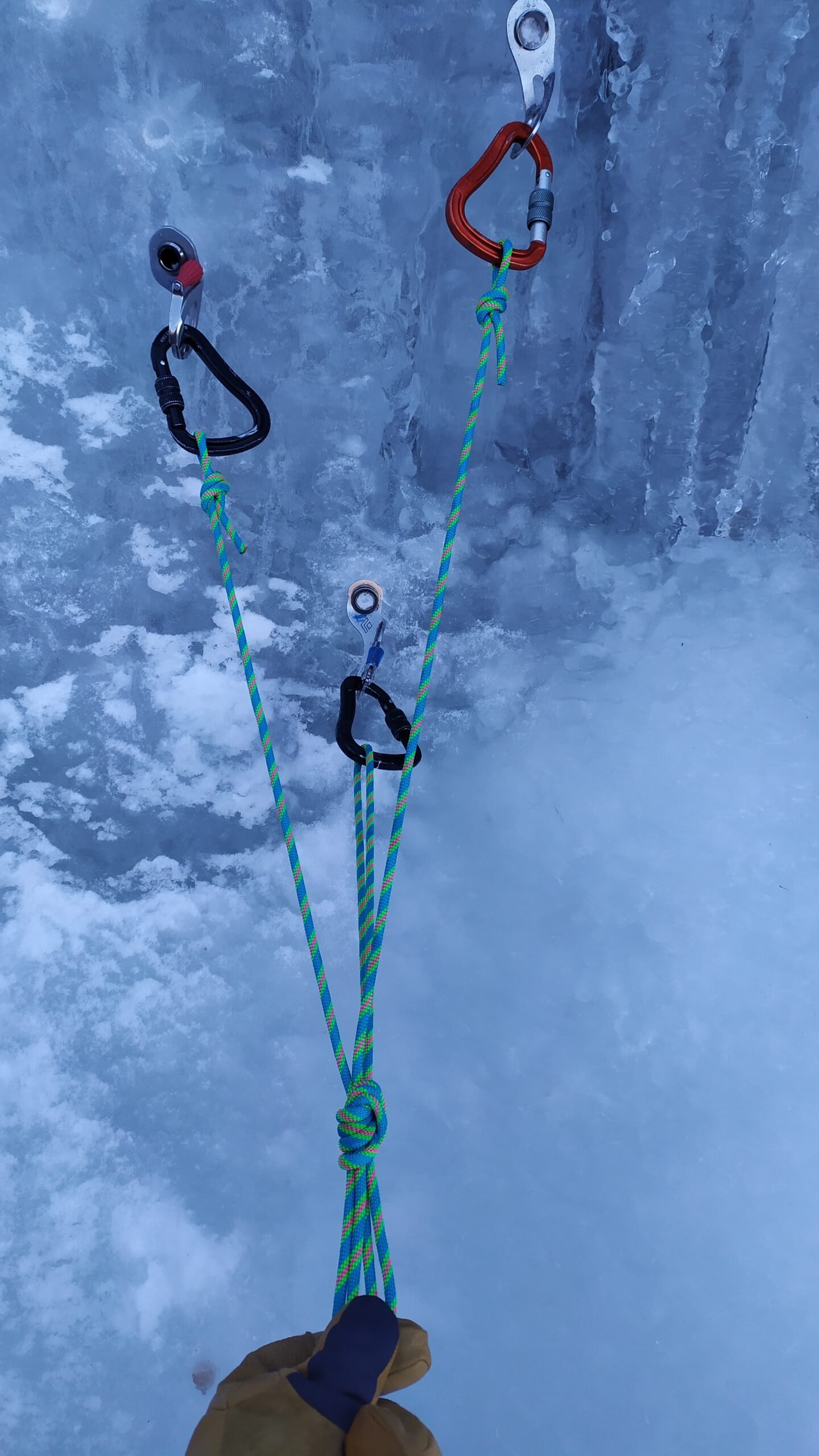 curso de iniciacion a la escalada en hielo con guía de montaña2