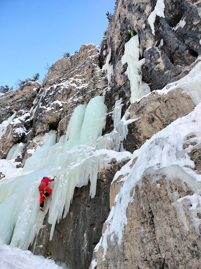 escalada en hielo con guía dolomitas