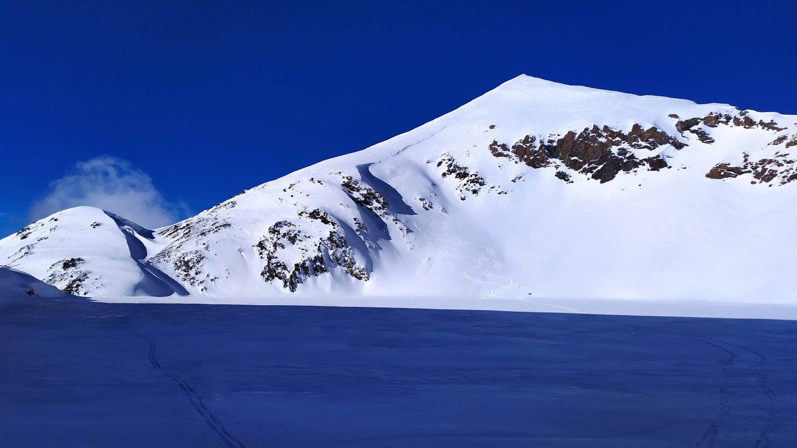 descenso tebarrai con esquís de montaña