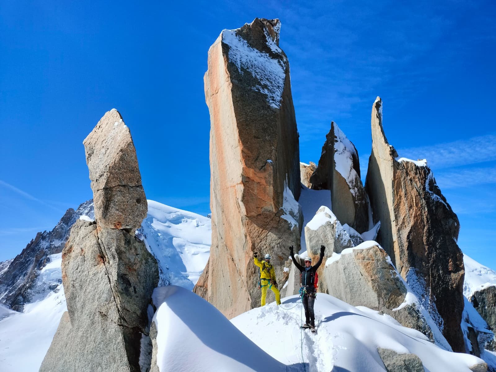 arista de cosmicos chamonix con guía