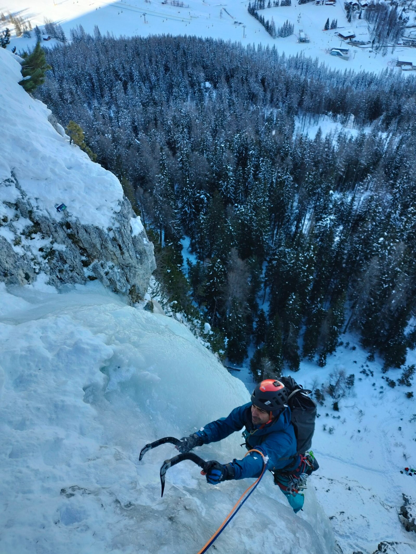 escalada en hielo  dolomitas