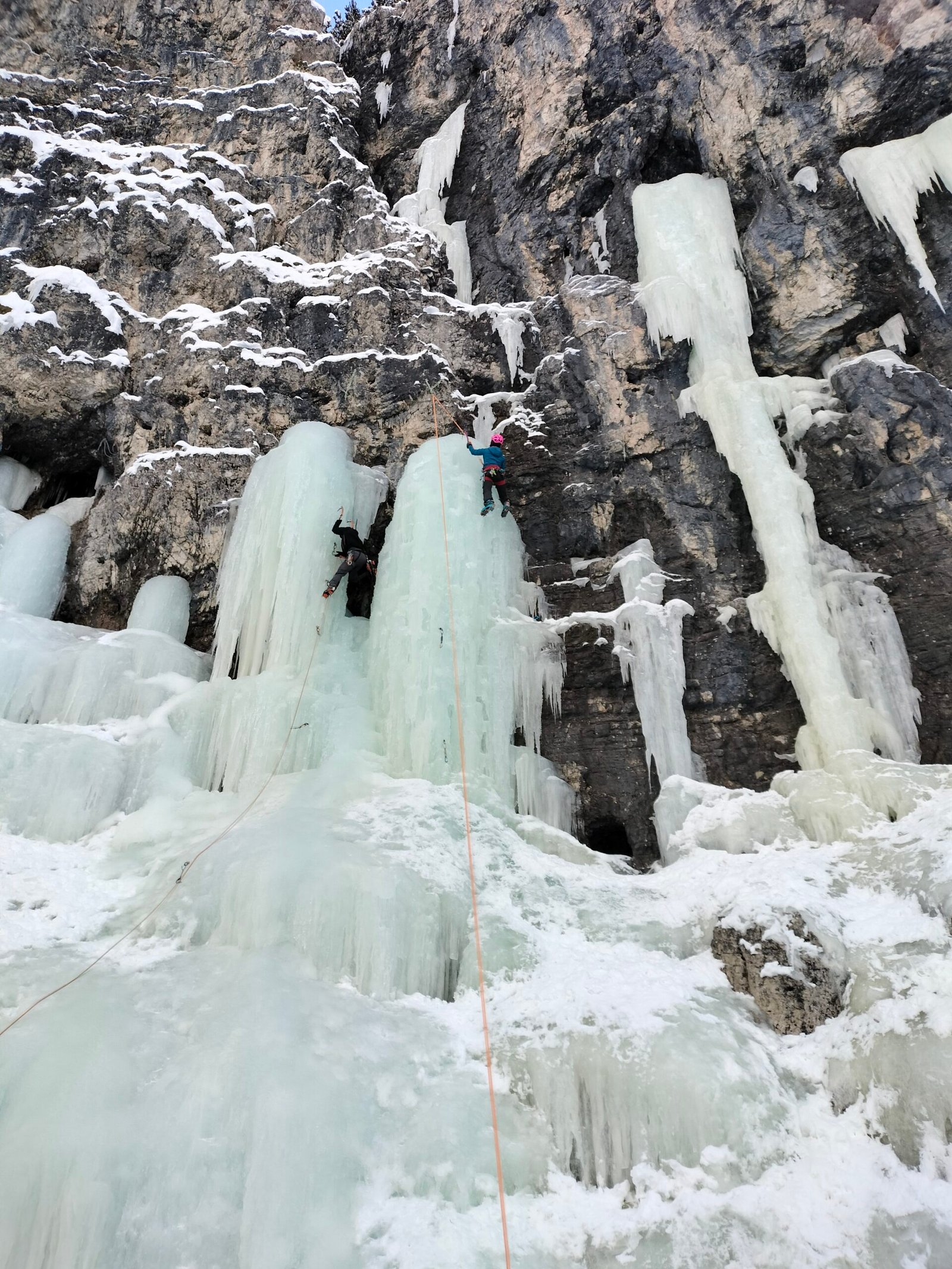 escalada en hielo  dolomitas